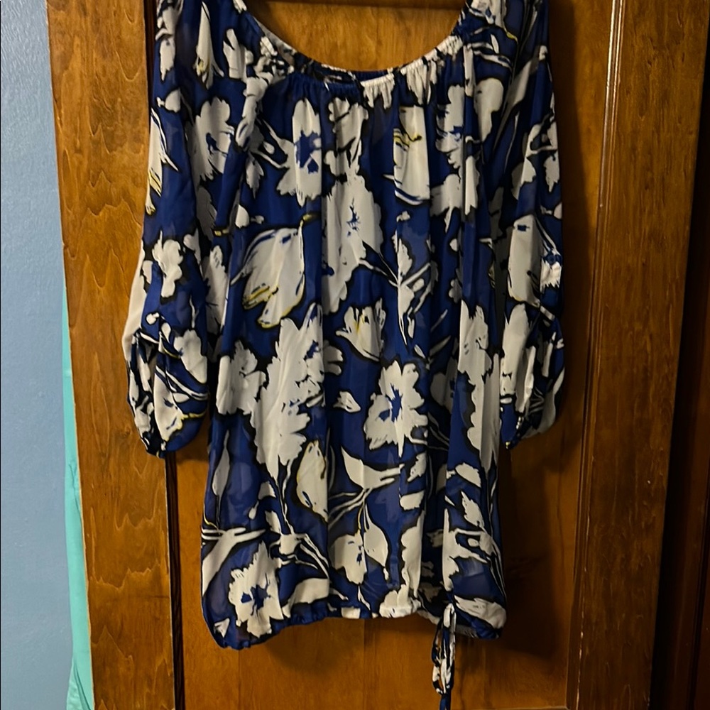 Daisy Fuentes Blue and White Blouse with Elegant Design